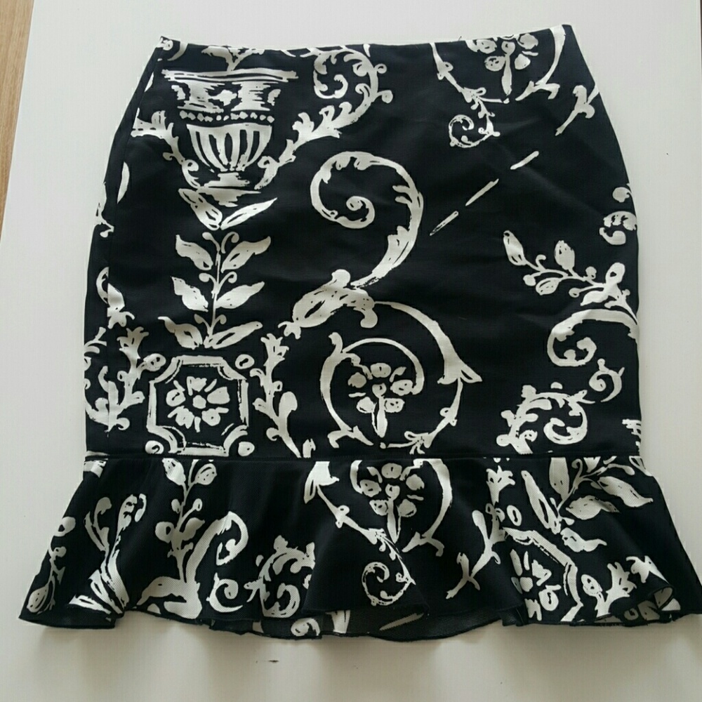 White& Black Pencil Skirt