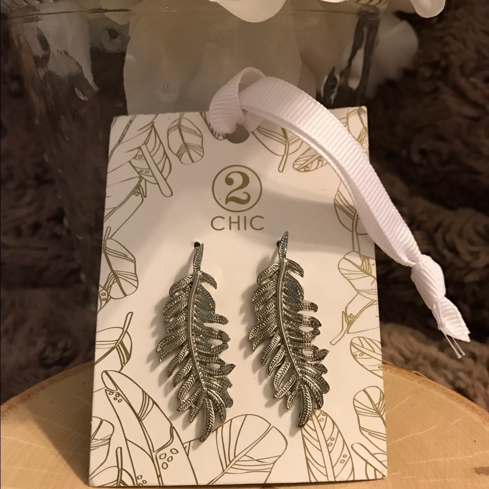 🌟TRENDY🌟Silver Toned Feather Earrings/ Ear Cuffs