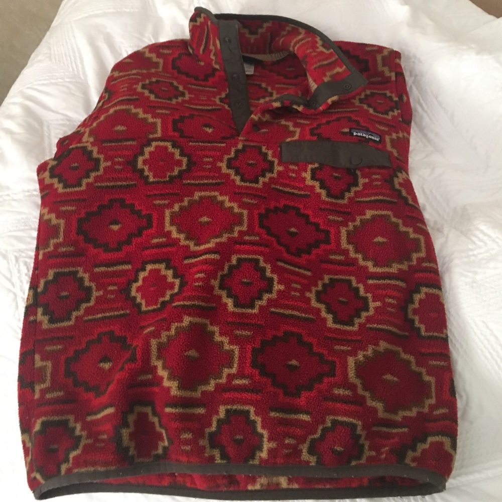 Patterned Patagonia fleece pullover