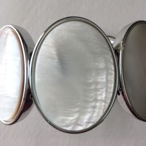 Cream Shell Stretch Bracelet