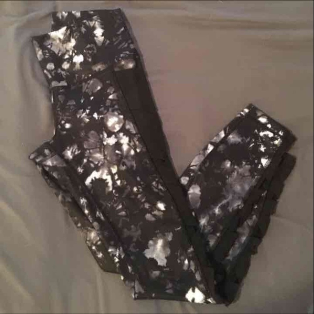 Rise and flow lululemon leggings