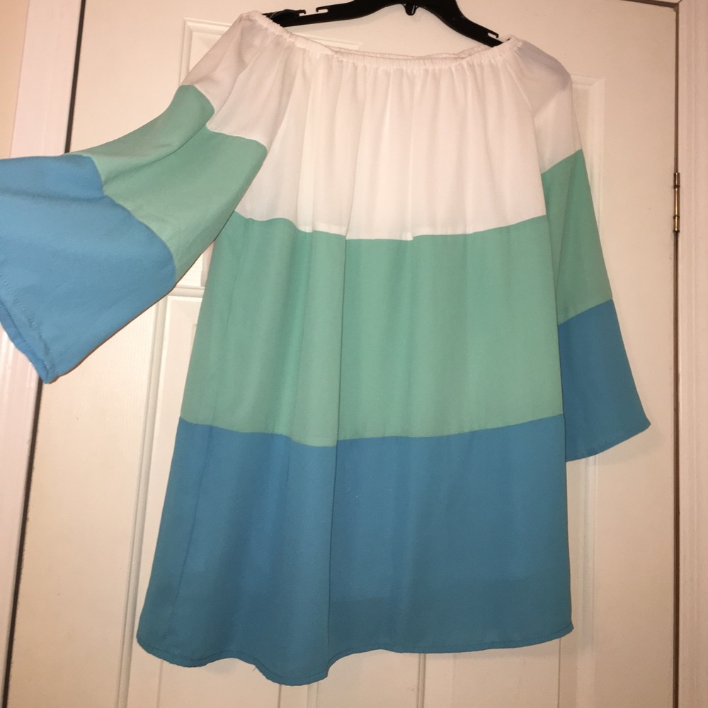 Bell sleeve boutique style dress