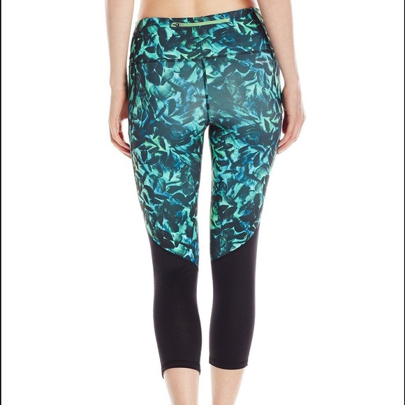 Champion tight fit Capri leggings size medium - Picture 8 of 8