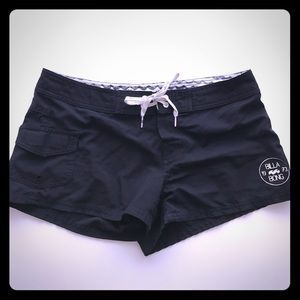 Short Billabong board shorts