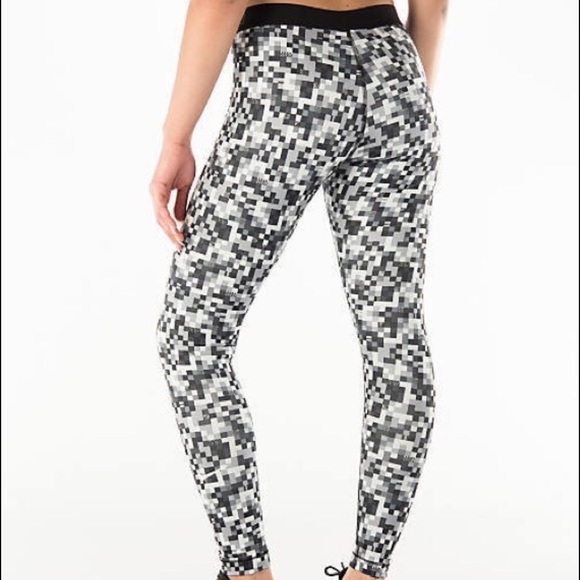 New Nike Pro Hyperwarm Glitch Print Leggings - Picture 2 of 6