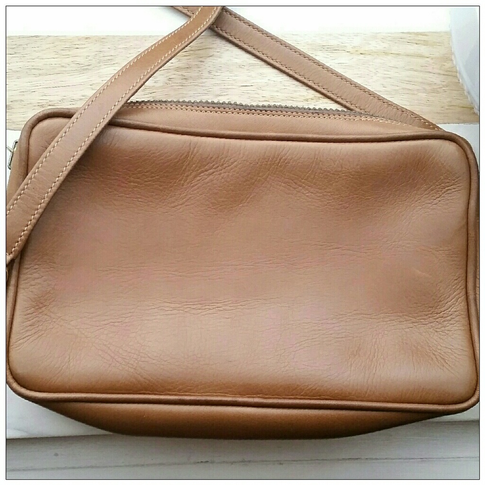 Authentic Vintage Gucci Small Shoulder Handbag - Picture 4 of 4