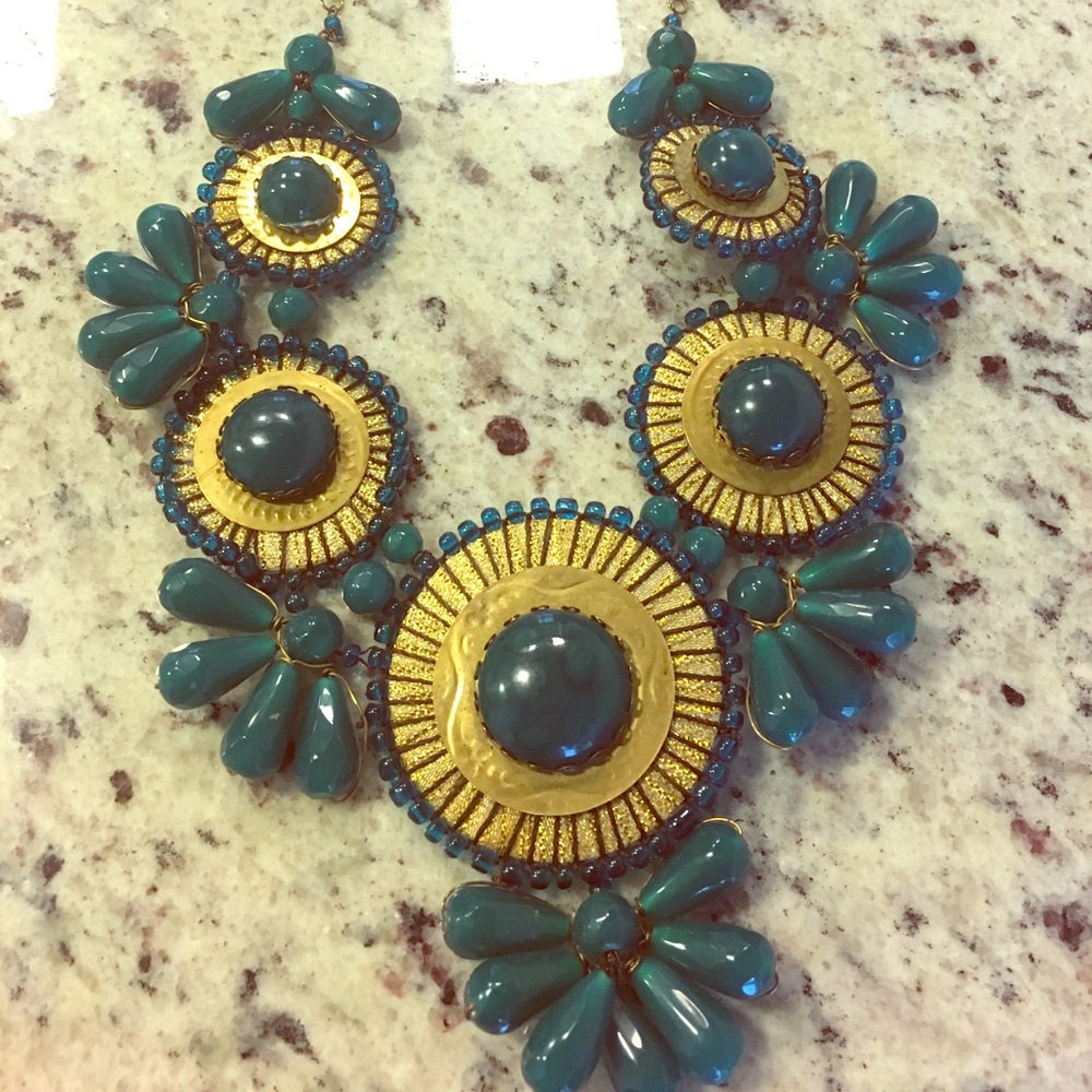 Gorgeous statement necklace