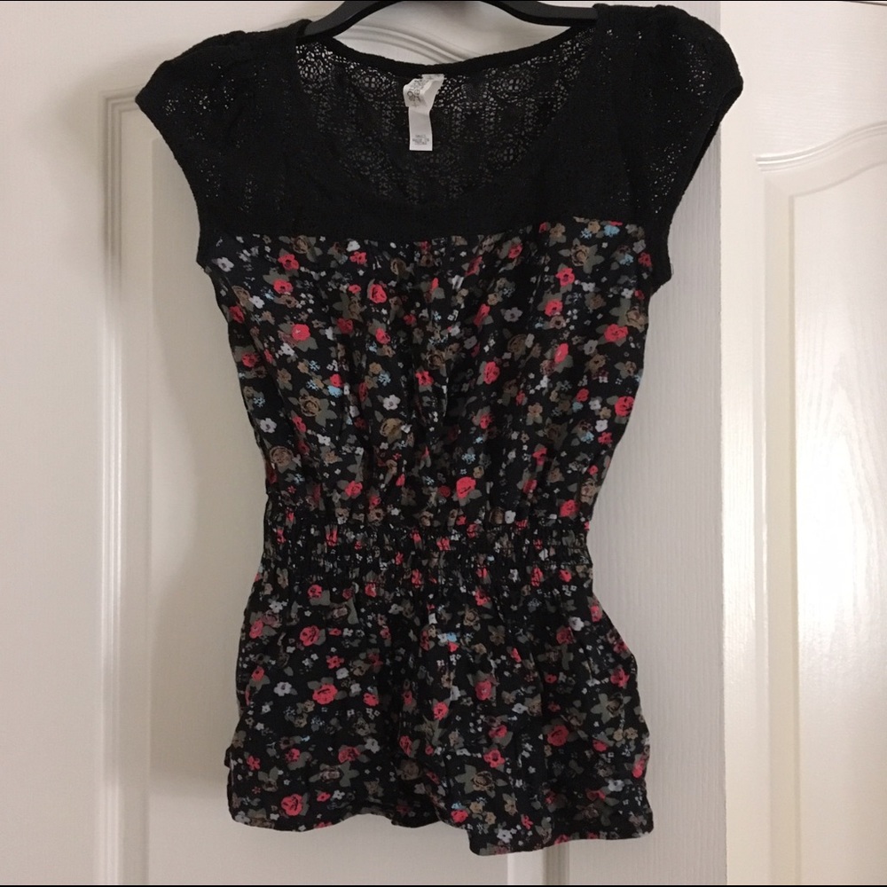 Small, floral top with elastic middle