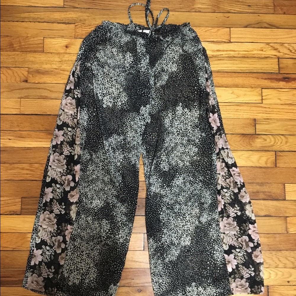 SOLD Gypsy Pants 🌟