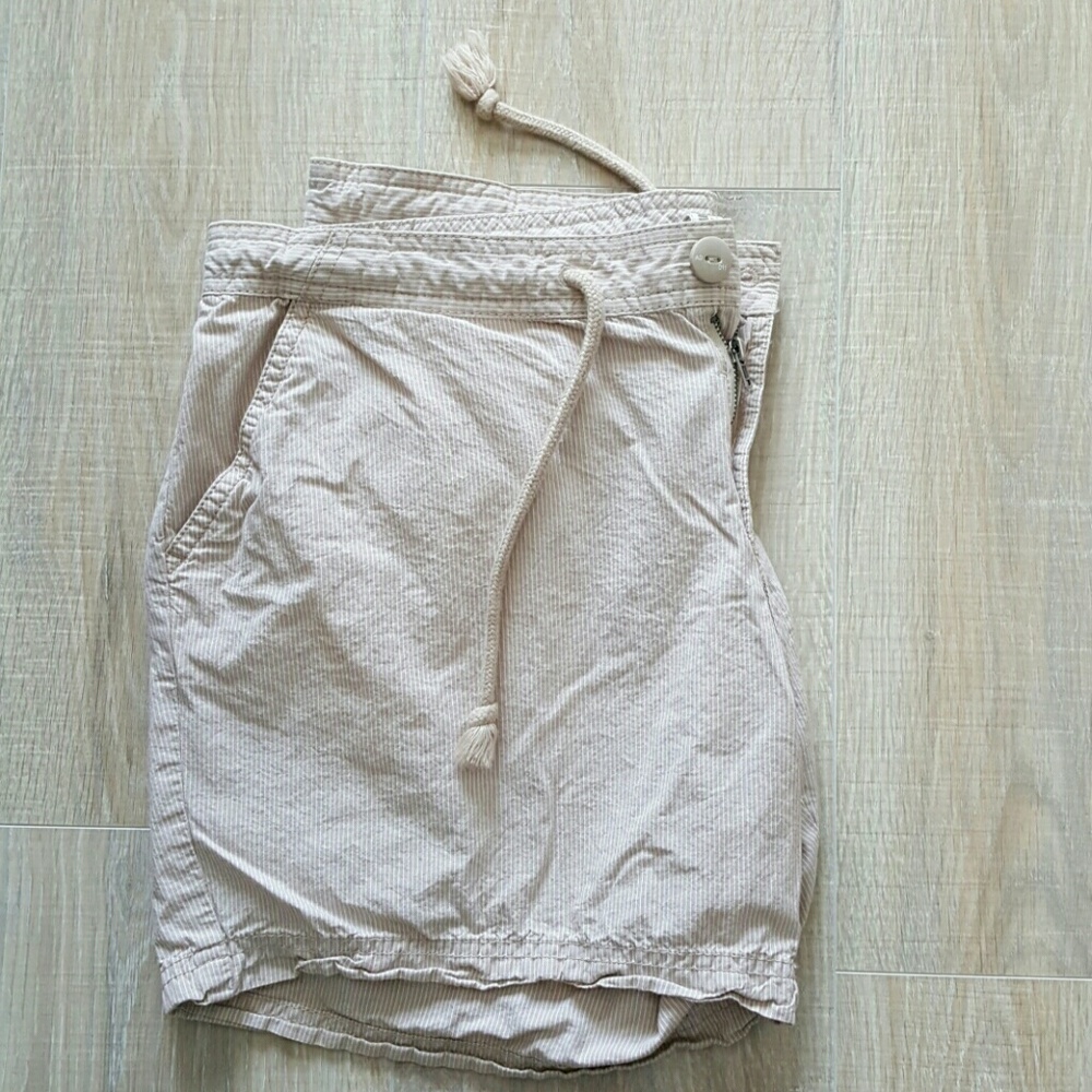 % Comfy tie at the waist shorts. Size 10
