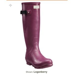 HUNTER BOOTS LOGANBERRY COLOR Size 8!