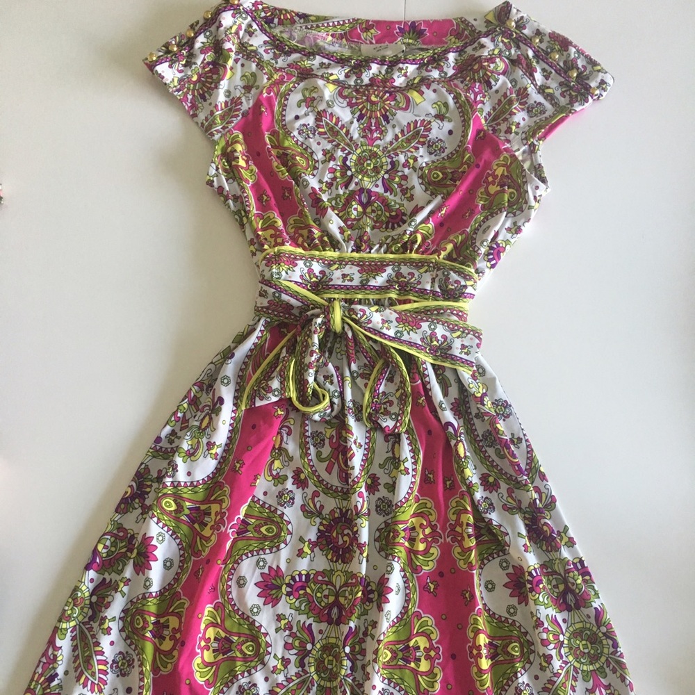 Floral design dress! Adorable!