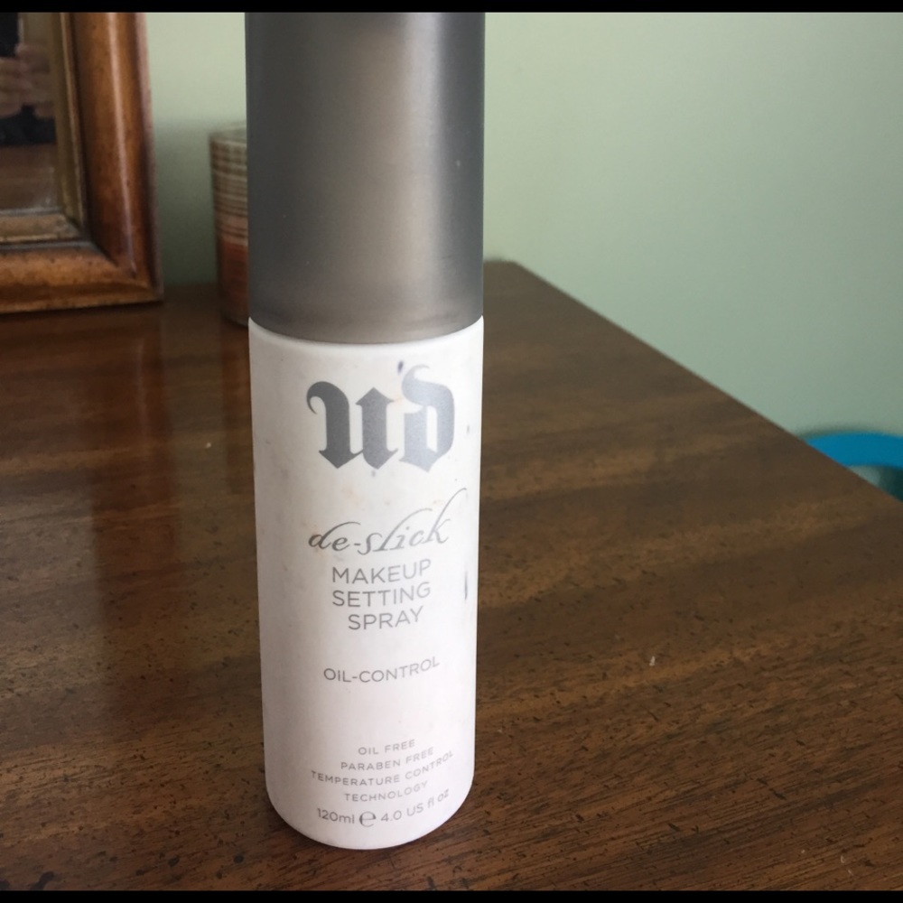 Urban Decay de-slick setting spray