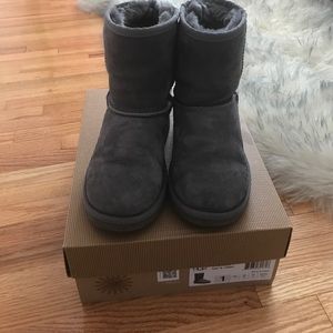 Girls Uggs size 1.