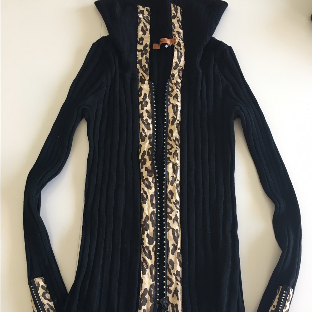 Hot Cheetah print zip-up!