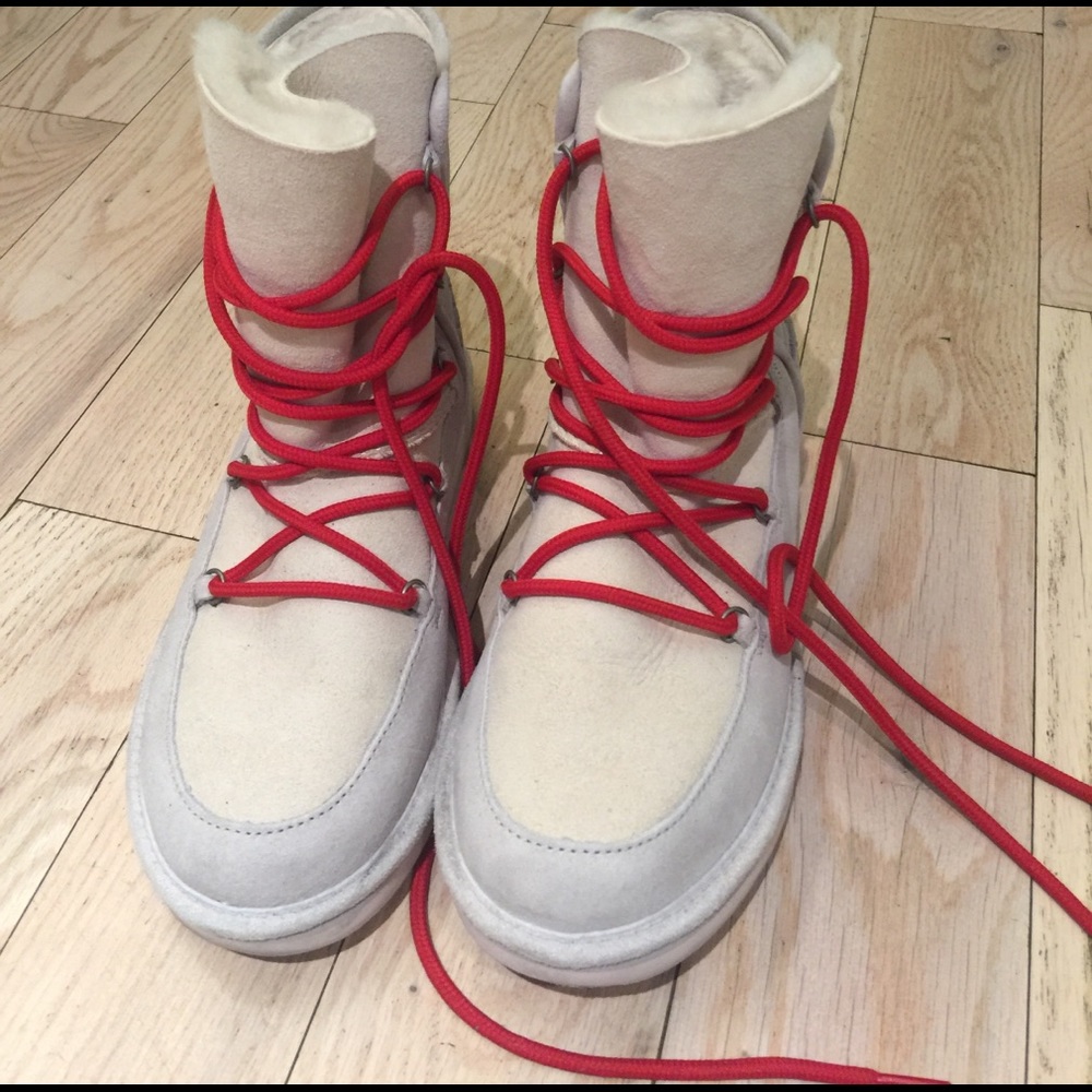 Like new size 8 Uggs!