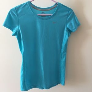 nike dri-fit short sleeve running tee size small