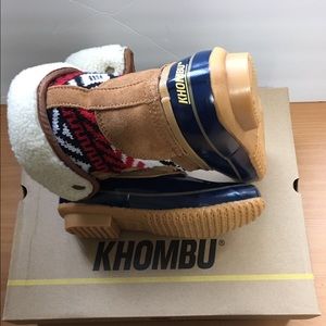 Khombu Jenna lace up booties (tan/navy)