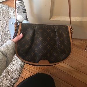 AUTHENTIC LOUIS VUITTON CROSSBODY