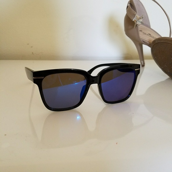 CASE OF THE SUNNIES SUNGLASSES sold - Picture 3 of 7