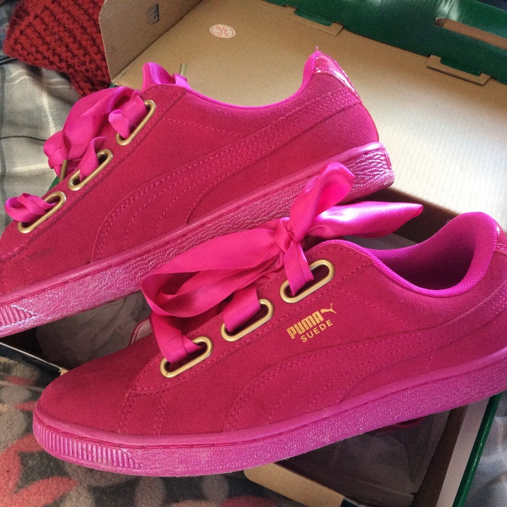 ‼️SALE‼️Suede Heart Satin Puma's