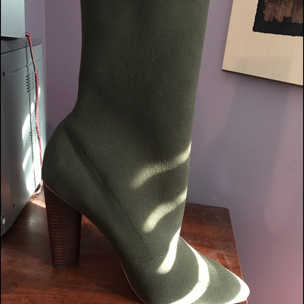 Steve Madden Capital Stretch Knit Pull-On Block