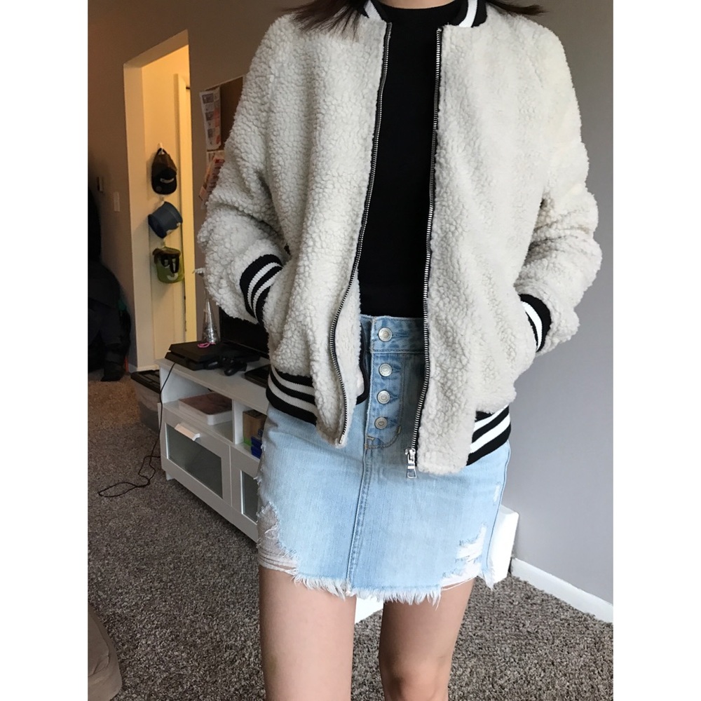 ❤️Moving SALE‼️Urban Outfitters jacket