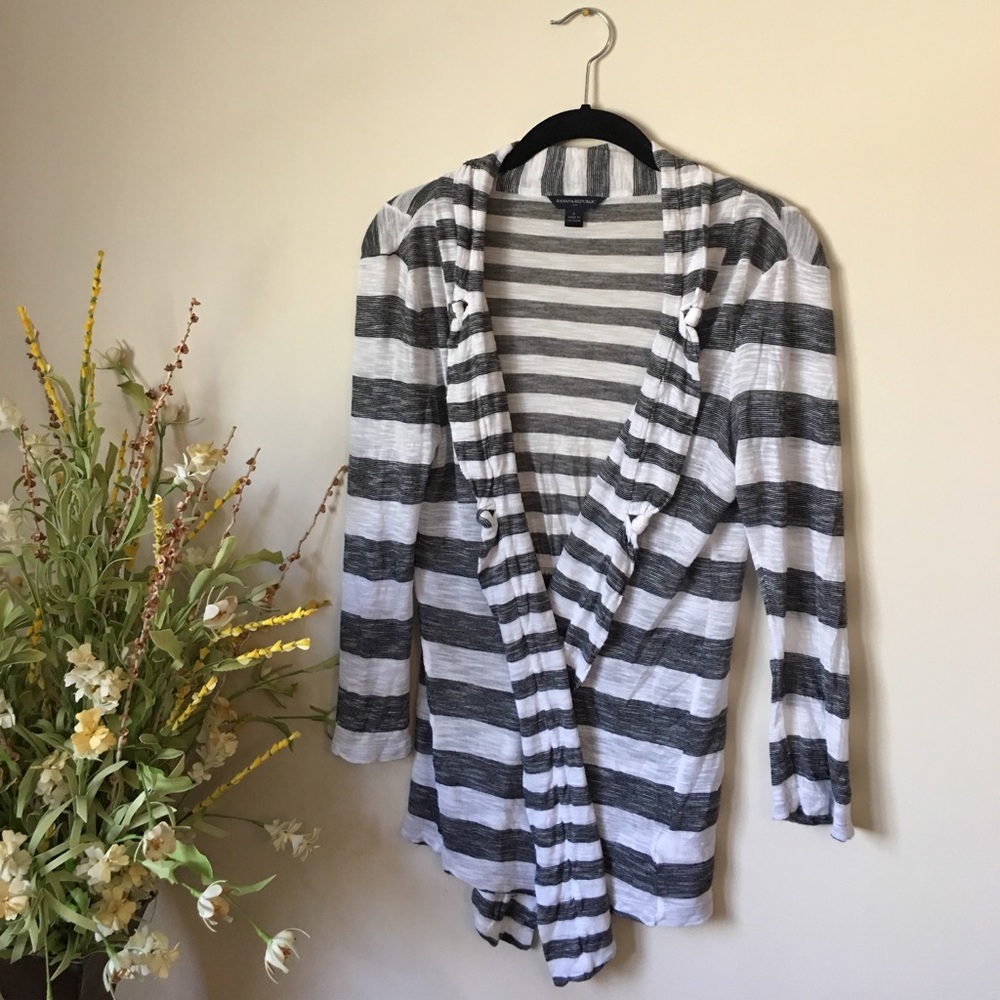 Banana Republic Cardigan. Great for spring! Size S