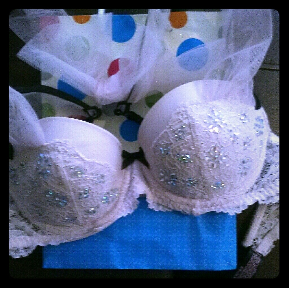 Victoria Secret 32 C no flaws wrong size