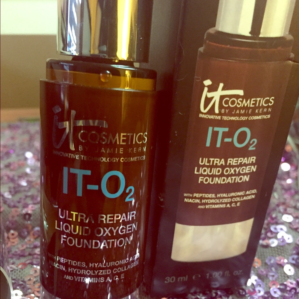 IT Cosmetics Liquid Oxygen Foundation - MEDIUM