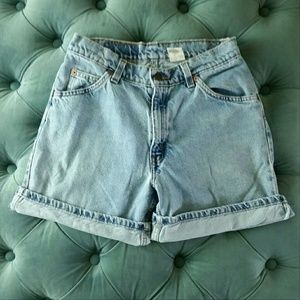 Levis Woman's Denim Mom Jean Light Wash Shorts