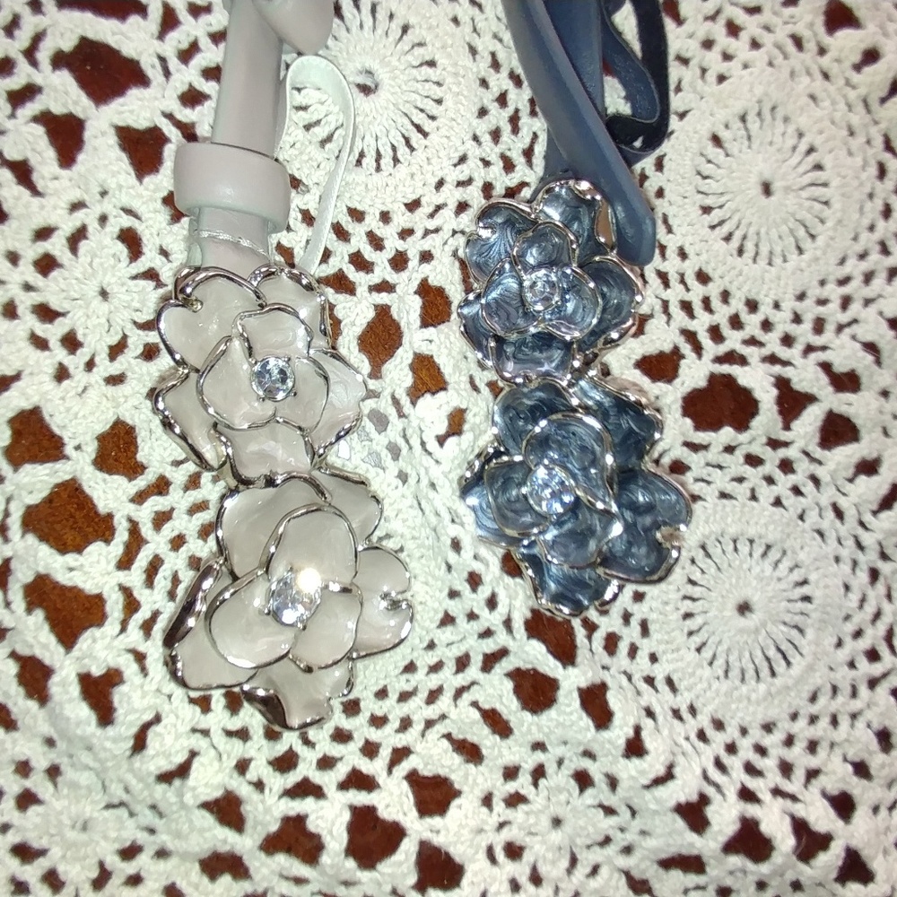 Lot of 2 slip belts