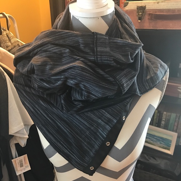 Champion Accessories - Champion vinyasa scarf - looks like Lululemon