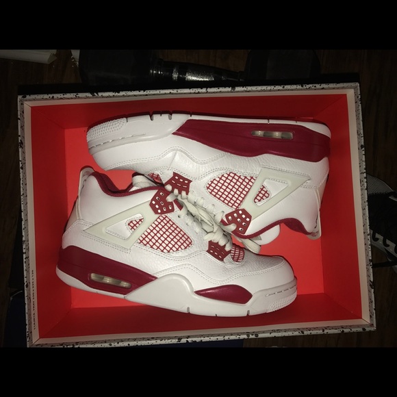 Jordan 4s alternate - Picture 1 of 1