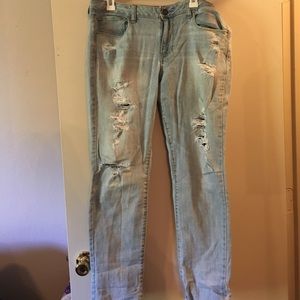 American Eagle light wash skinny jeans