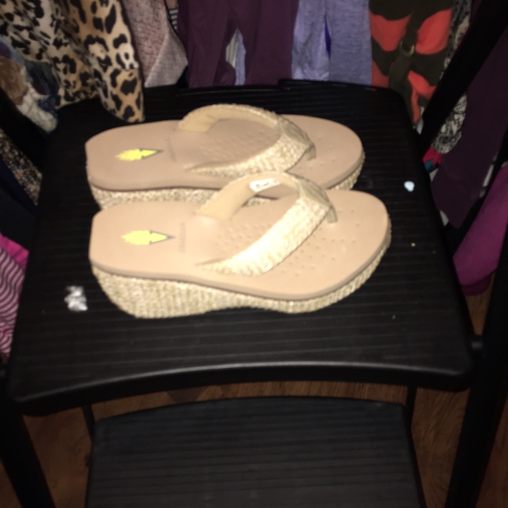 Volatile sandals