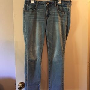 American Eagle light wash skinny jean