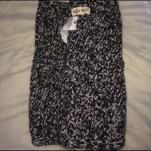 Hollister scarf