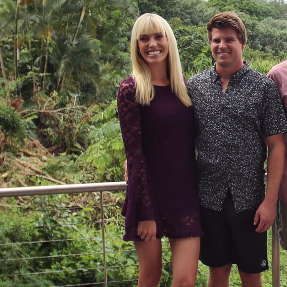 Bell Arm Lace Dress - Picture 4 of 4