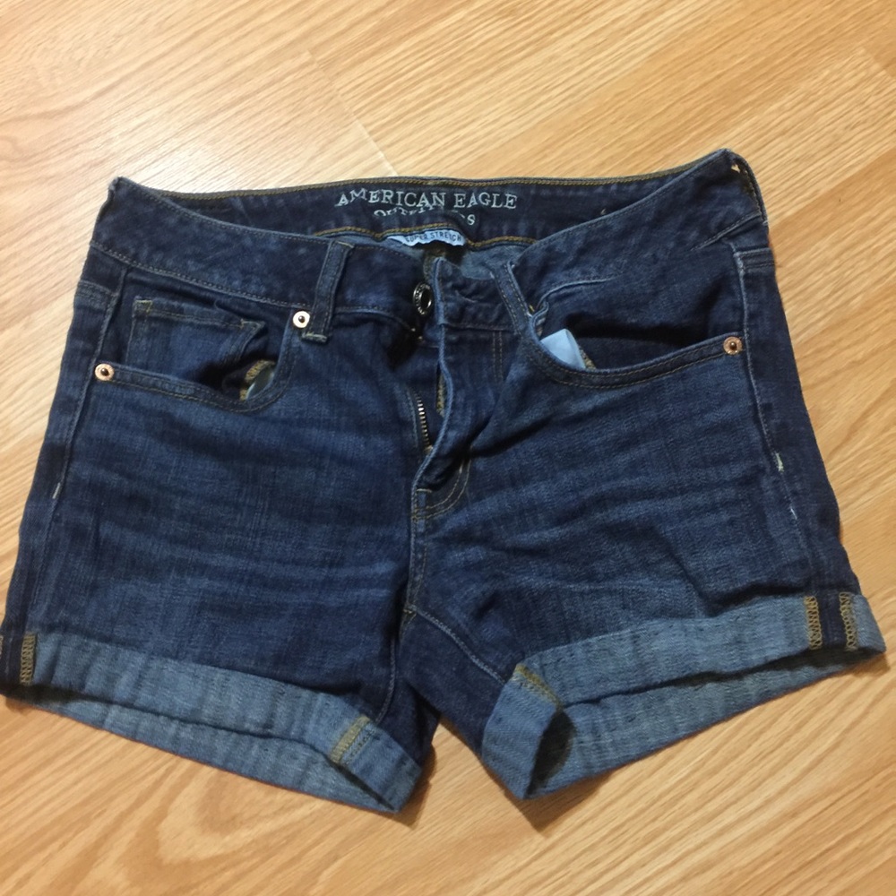 Size 6 midi American eagle shorts