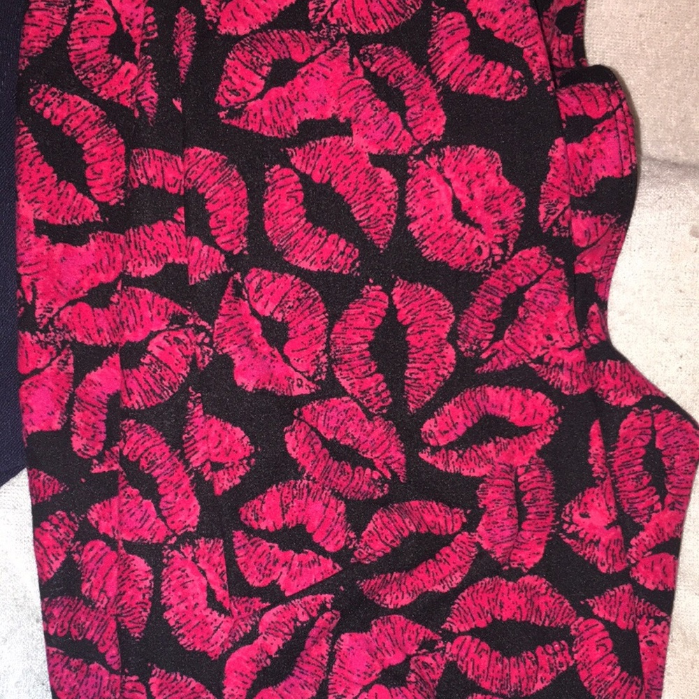 Brand new lip leggings