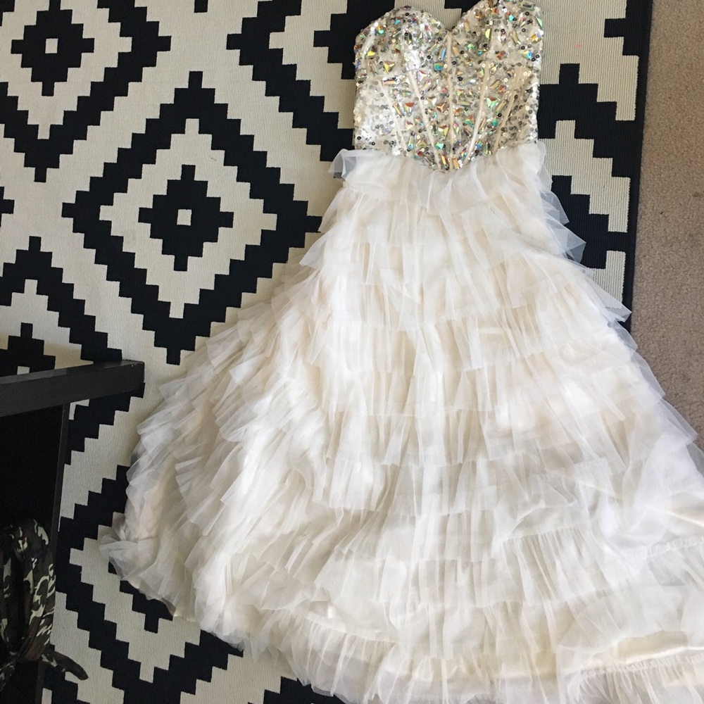 Prom dress - Picture 1 of 4