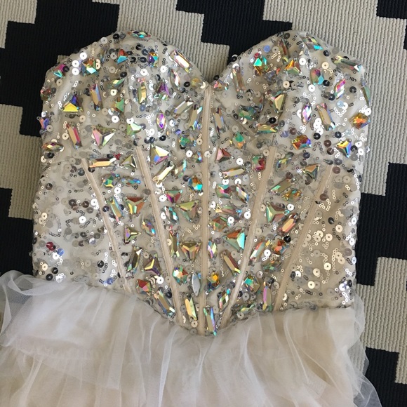 Prom dress - Picture 2 of 4