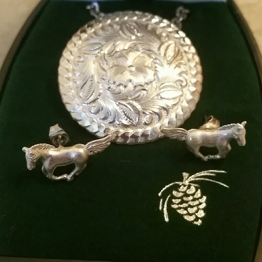 Necklace and earring set