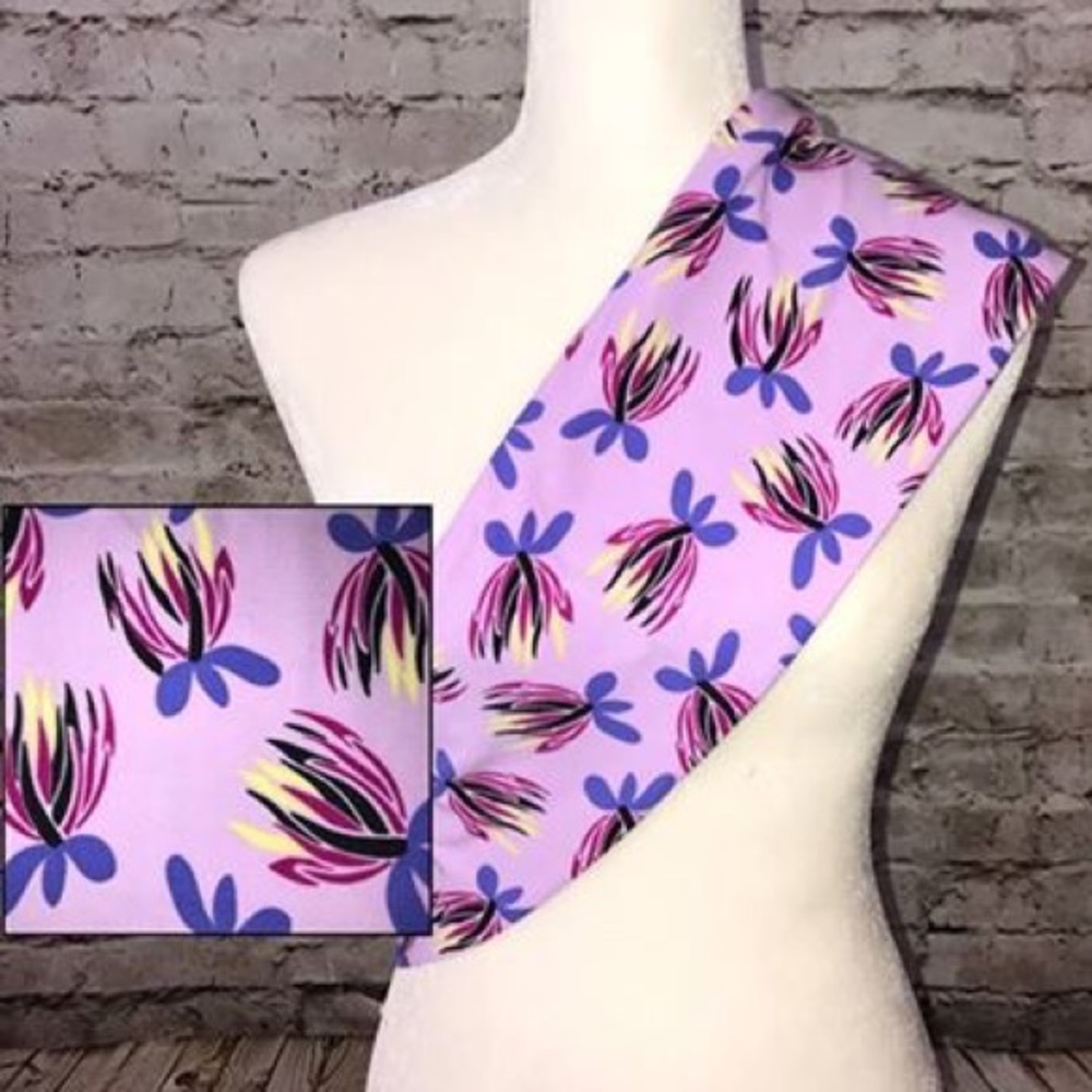 LuLaRoe leggings! Flowers in Lavender! 💜