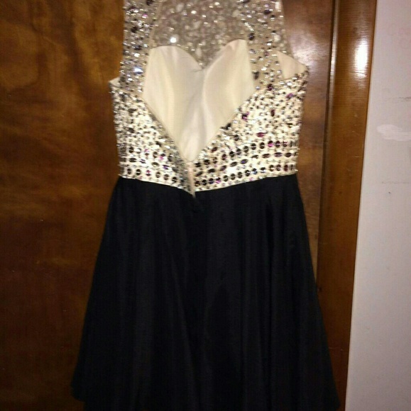 Prom dress - Picture 2 of 4