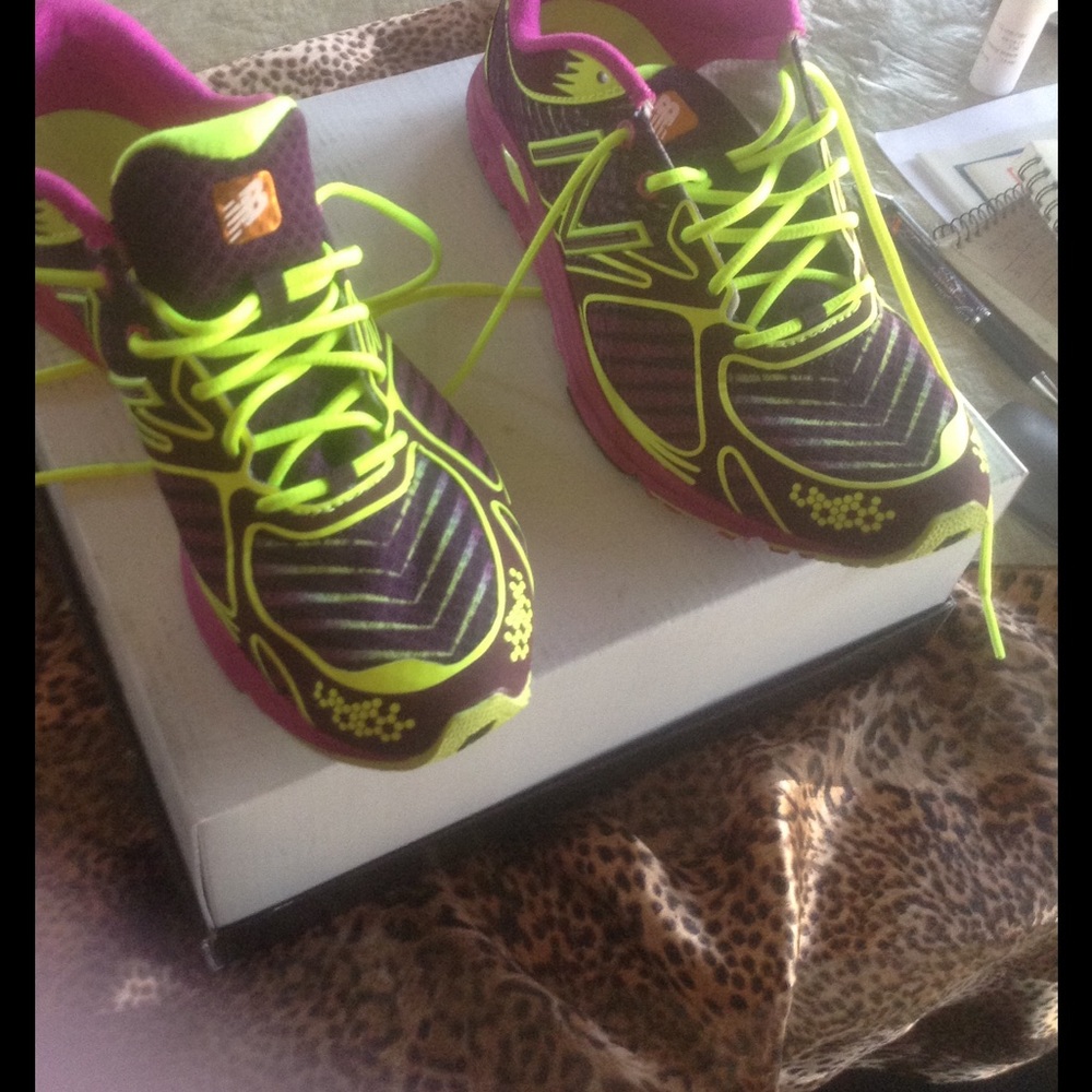 New Balance Size 6 /12 tennis shoes.