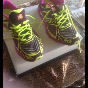 New Balance Size 6 /12 tennis shoes.