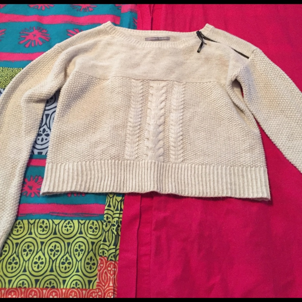 crop off white sweater