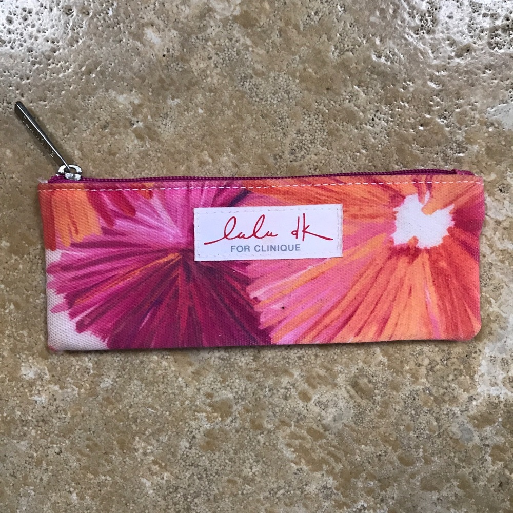 Lala, Clinique brush travel bag